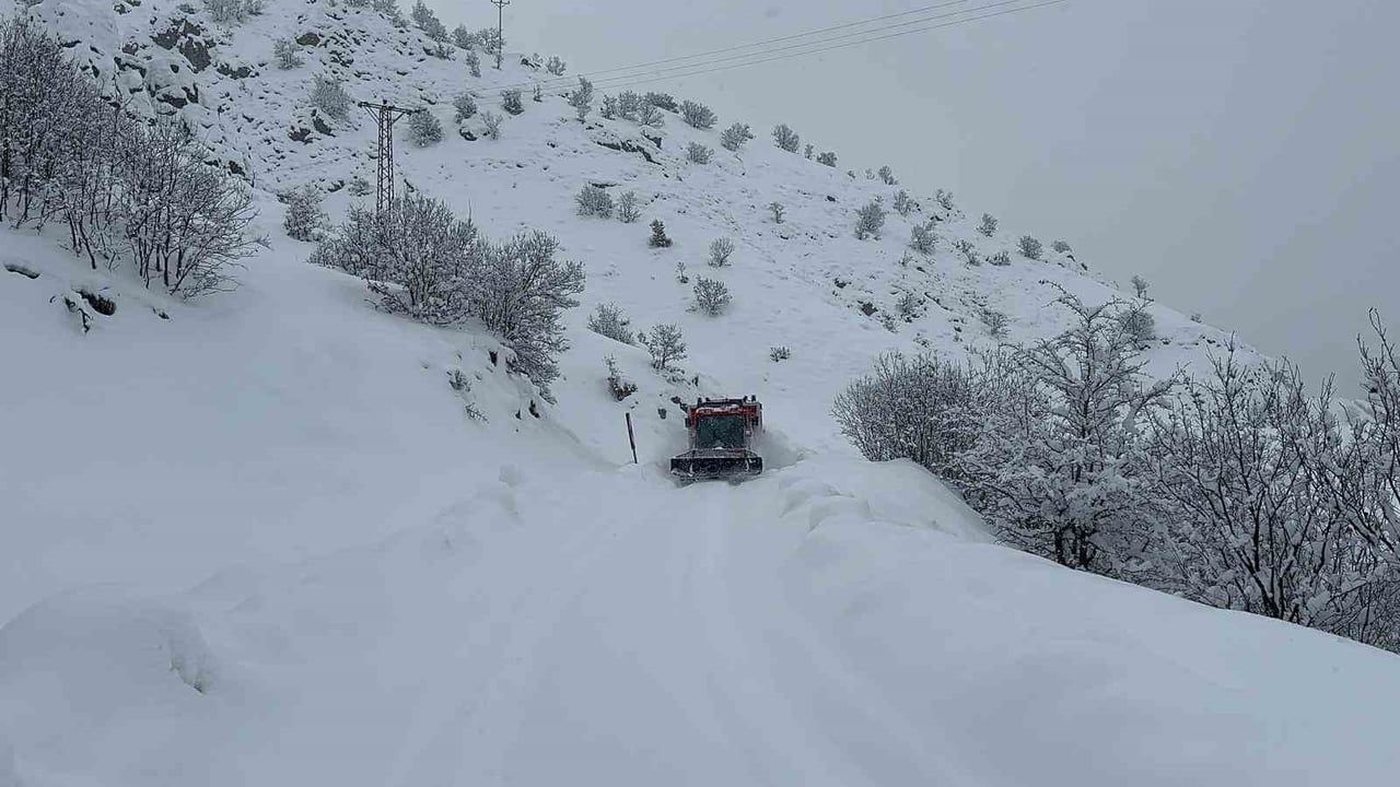 Bingöl’de UMKE tipide mahsur kalan diyaliz hastasını paletli araçla hastaneye ulaştırdı