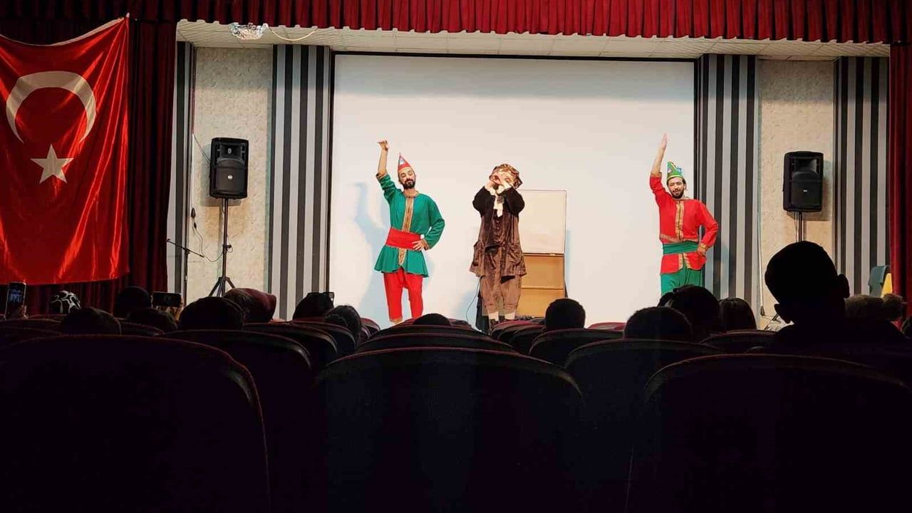 Bingöl Solhan'da 'Karagöz Bilim Peşinde' ile Bilim ve Geleneksel Tiyatro Buluştu