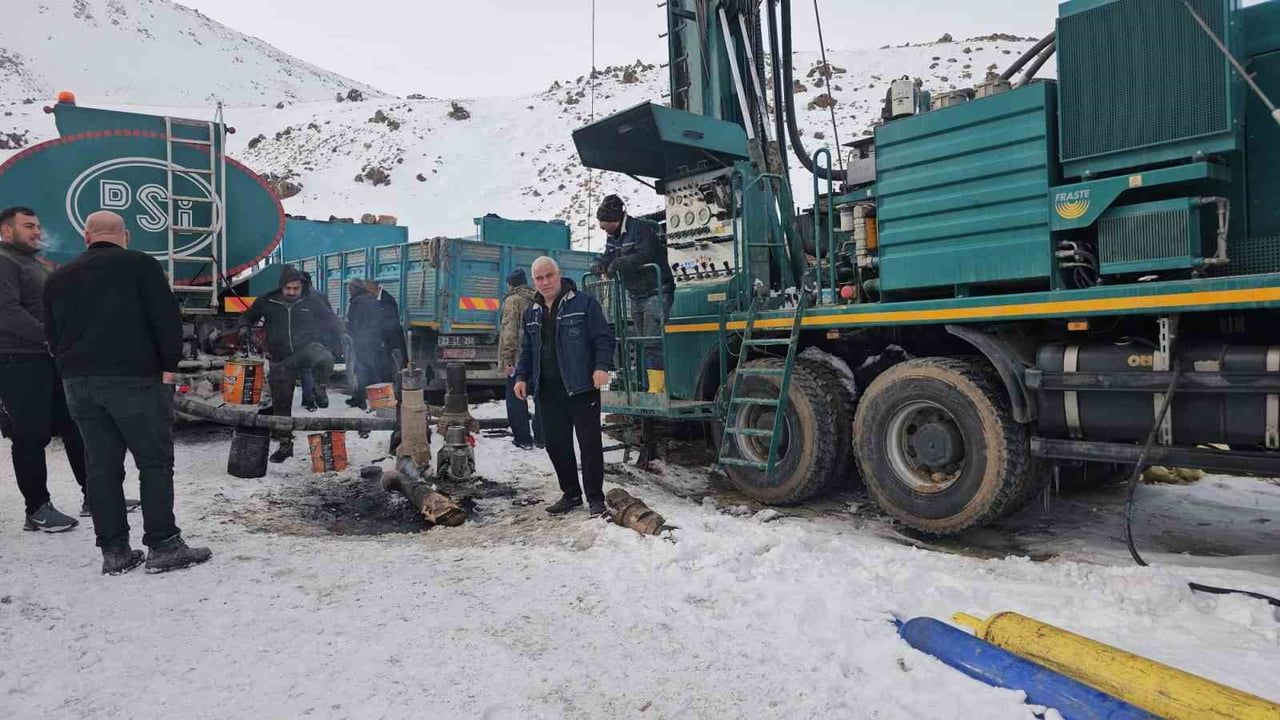Bitlis Adilcevaz Aydınlar'da içme suyu sorunu: Belediye sondajla çözüm arıyor
