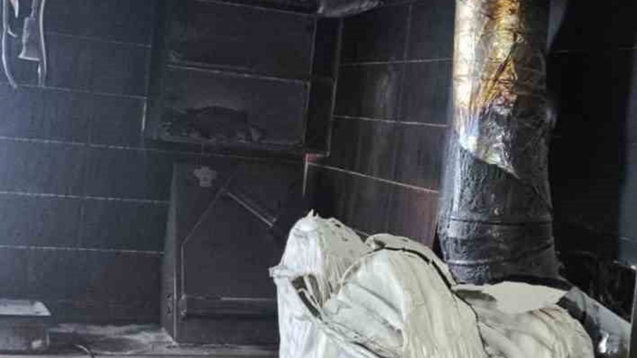 Bitlis'in Güroymak ilçesinde restoran yangını: İş yeri kullanılamaz hale geldi