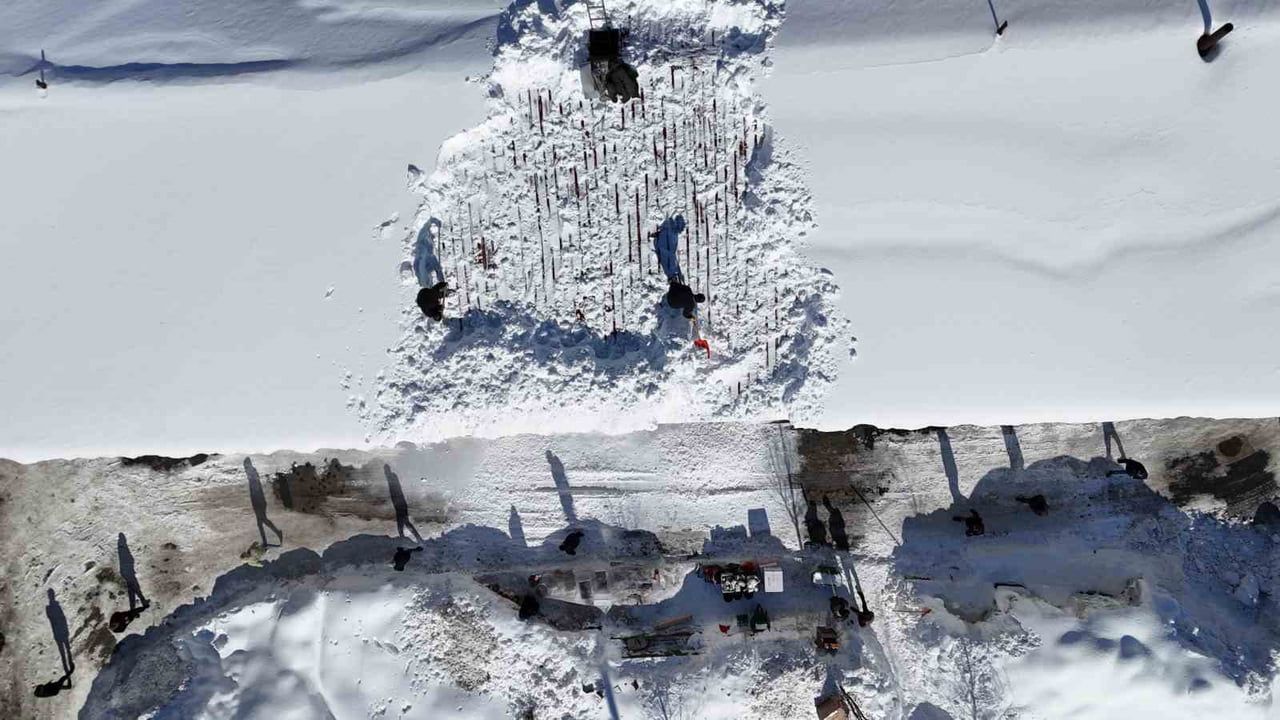 Bitlis’te Çatılarda Biriken Karın Temizliği: Uzman Uyarıları ve Güvenlik Gerekliliği