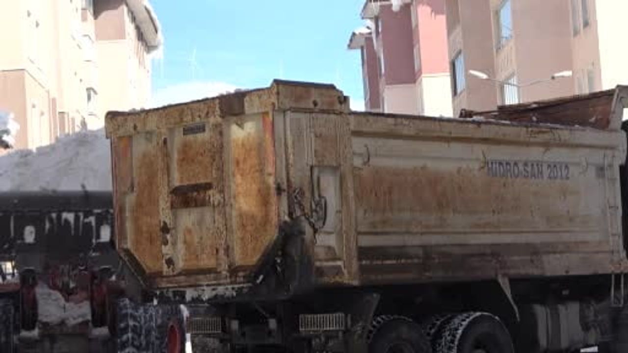 Bitlis'te karla mücadelede 410 bin litre yakıt tüketildi
