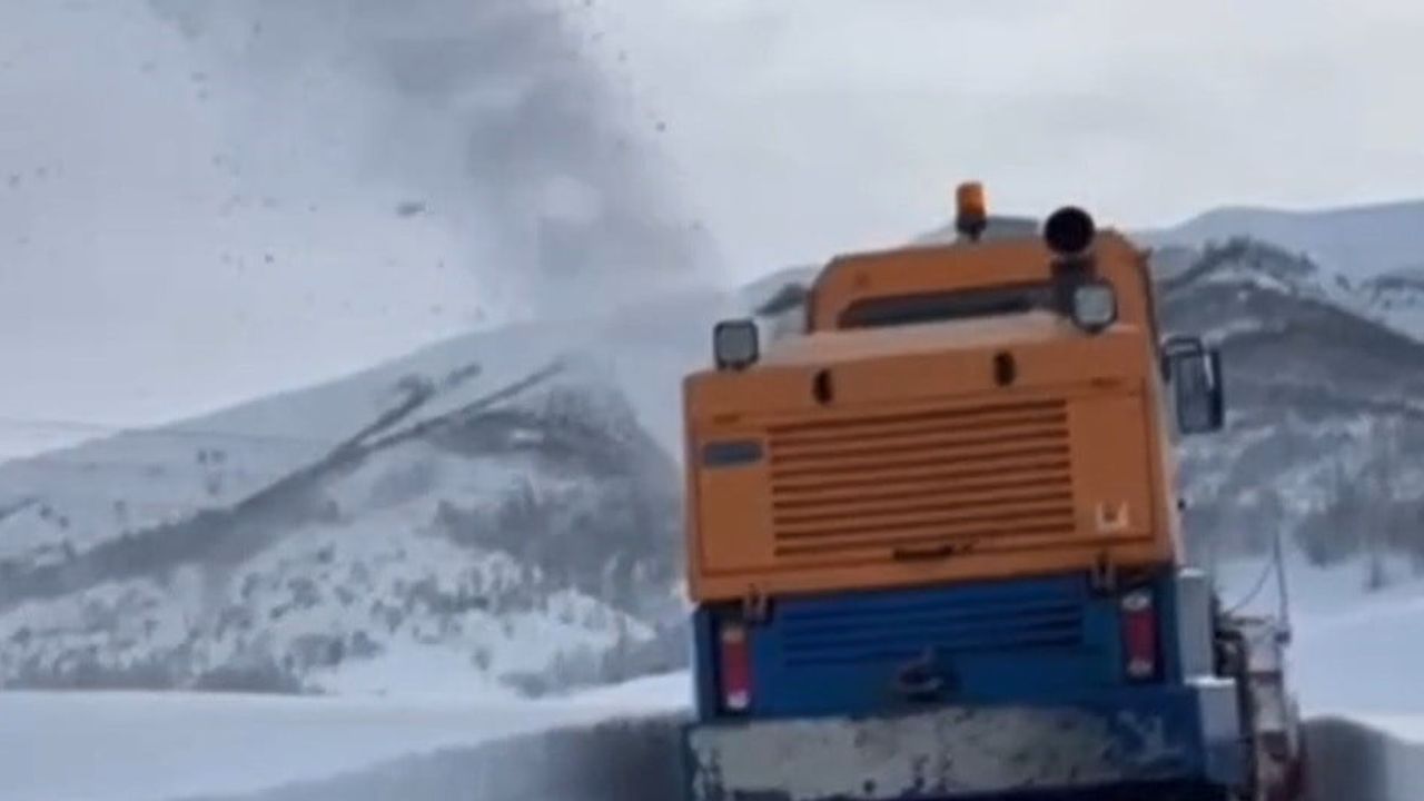 Bitlis'te köy yolları için karla mücadele: Hizmetler aksatılmıyor