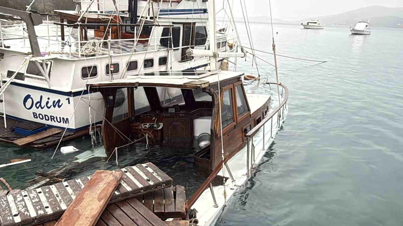 Bodrum’da fırtına teknelere zarar verdi: Bazıları battı, bazıları karaya sürüklendi
