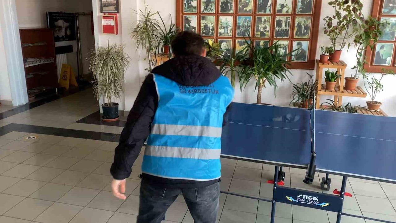 Bolu'da denetimli serbestlik yükümlüleri yarıyıl tatilinde üç okulun temizlik ve bakımını gerçekleştirdi