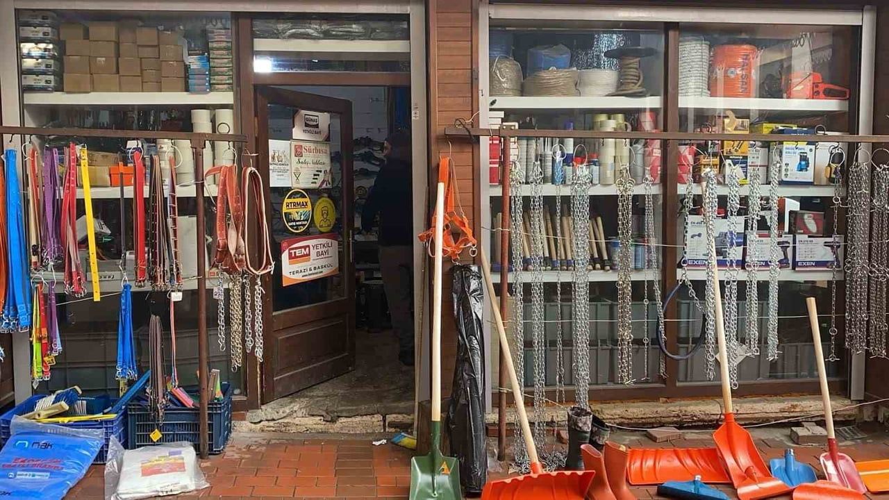 Bolu'da yoğun kar sonrası kar küreği satışları yüzde 70 arttı