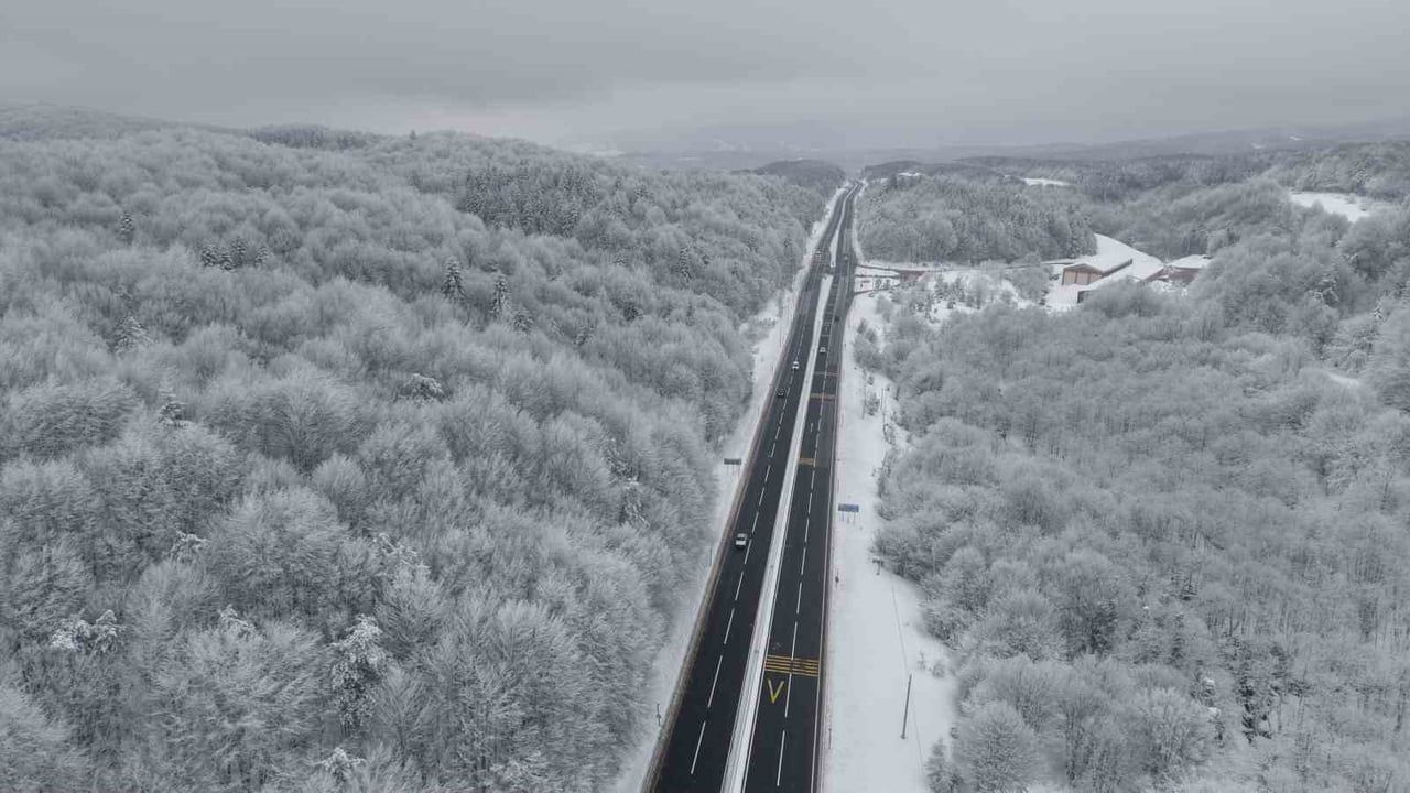 Bolu Dağı'nda kar ve tipi: Karayolları ekipleri yolları açık tutuyor