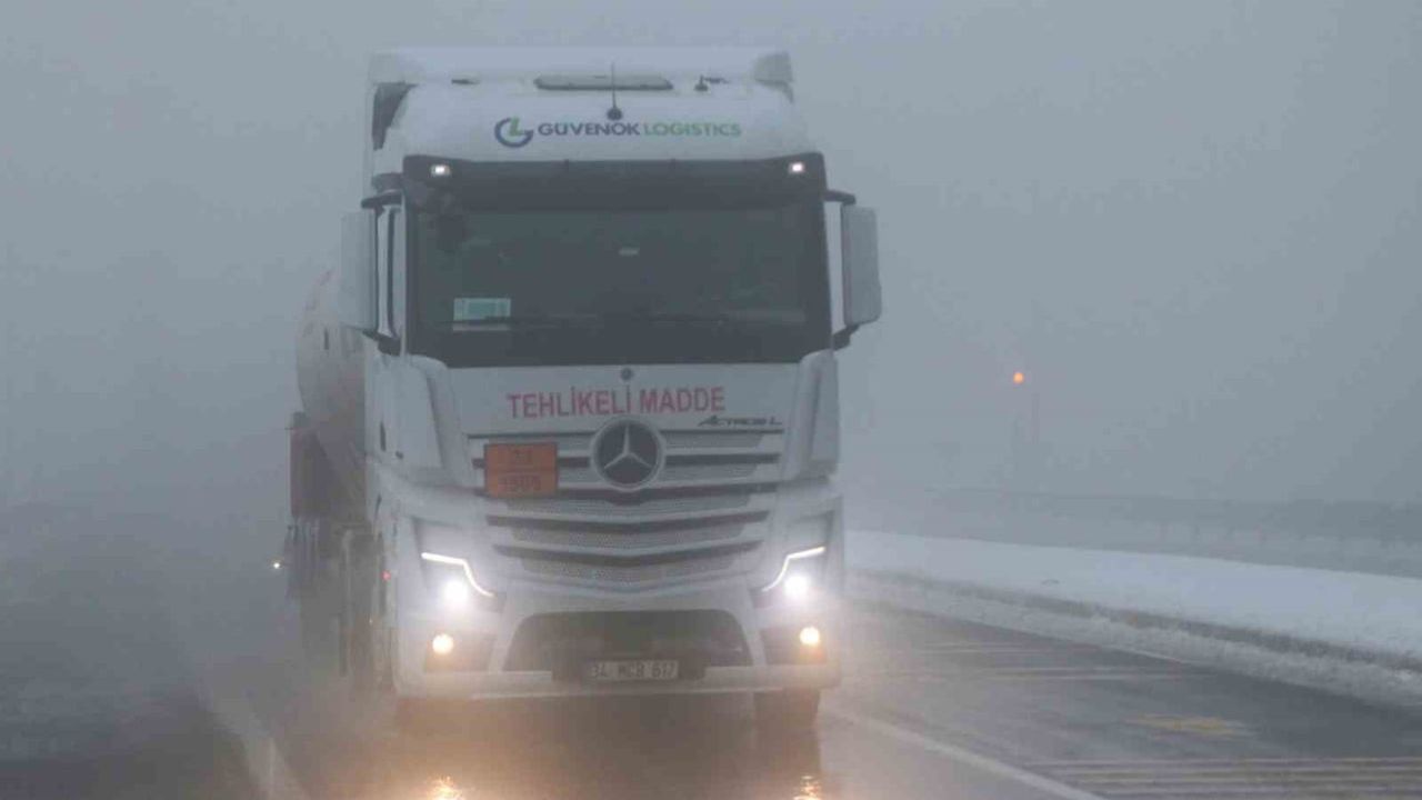 Bolu Dağı'nda sis ve hafif kar ulaşımı etkiliyor: Görüş 30 metreye düştü