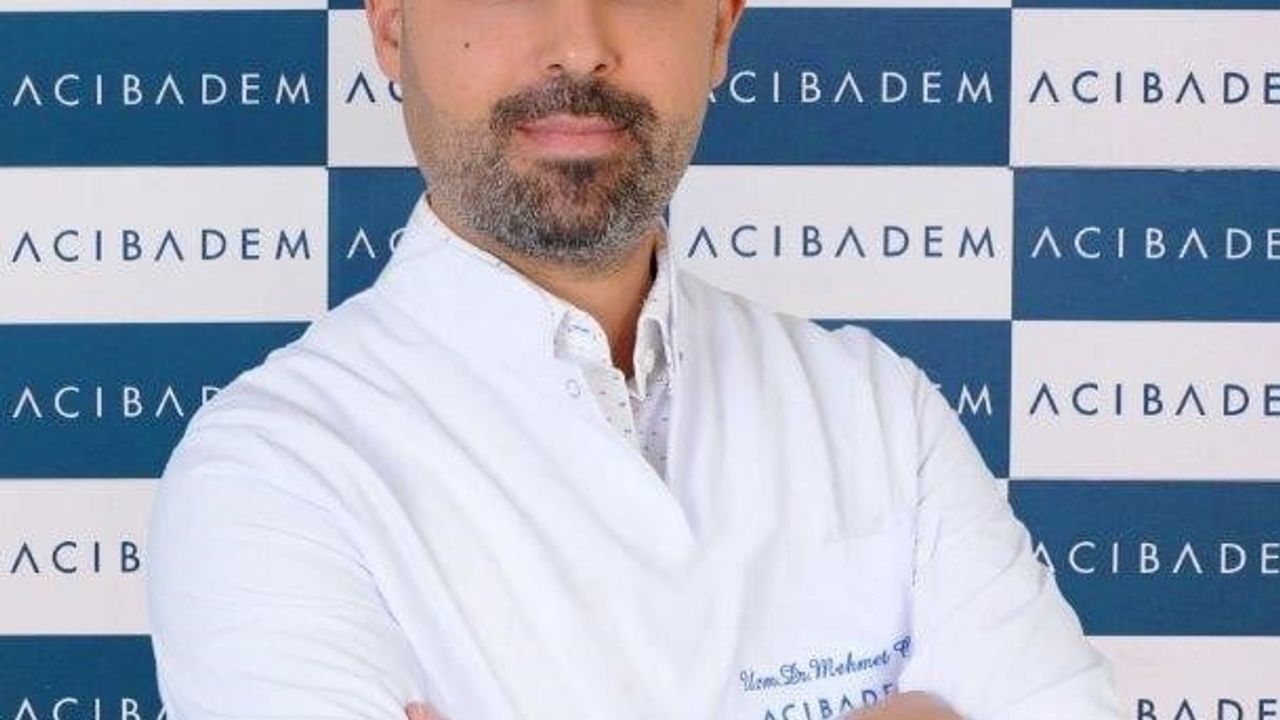 Boyun fıtığı uyarısı: Telefona bakarken baş öne eğilmesi omurlara 25-30 kg yük bindiriyor