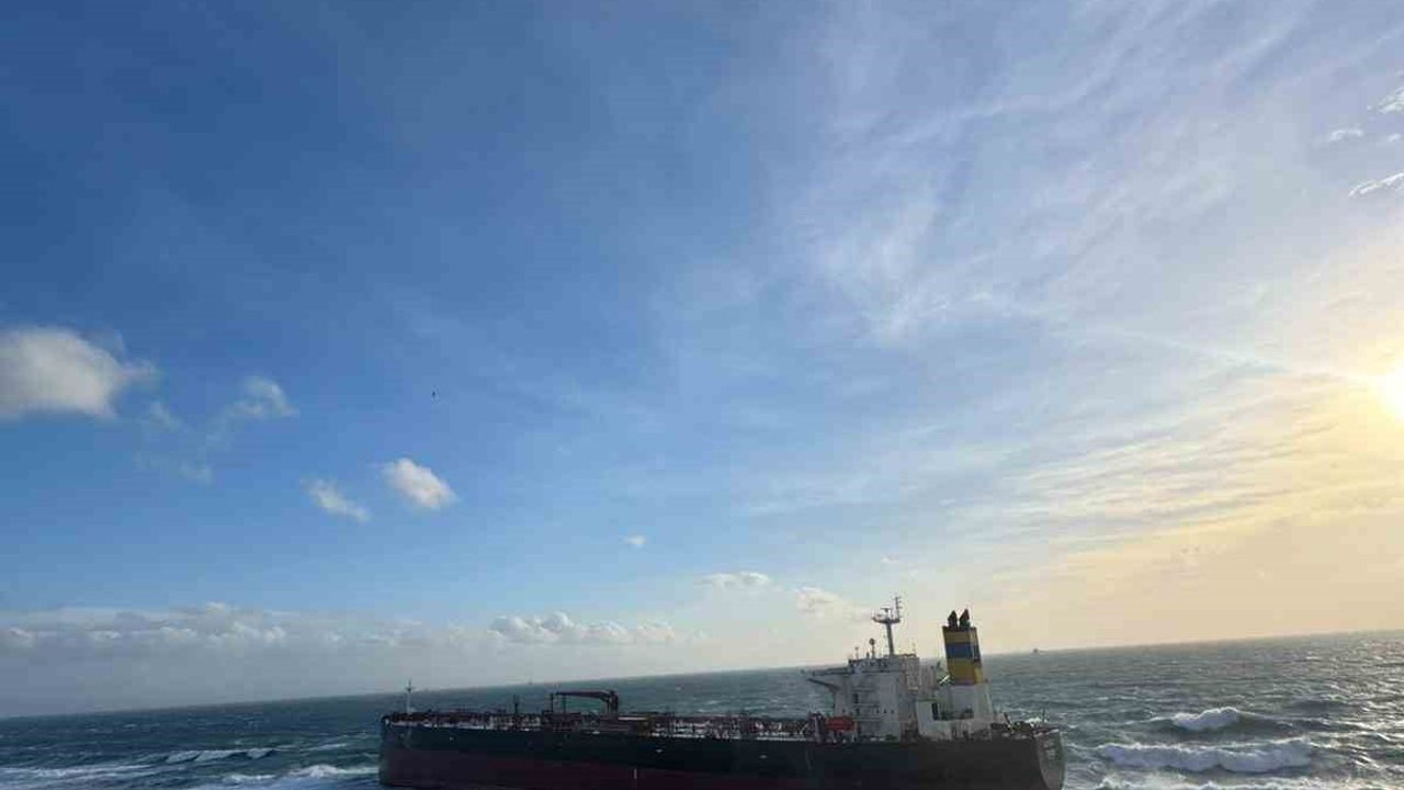 Bozcaada açıklarında karaya oturan 'QENDIL' tankeri: 19 Aralık 2025'te İHA ile vurulduğu ortaya çıktı