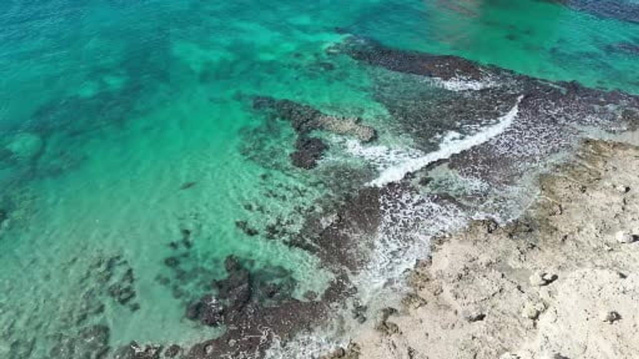 Bozcaada açıklarında karaya oturan 'QENDIL' tankerinin drone ile görüntülenen kurtarma çalışmaları