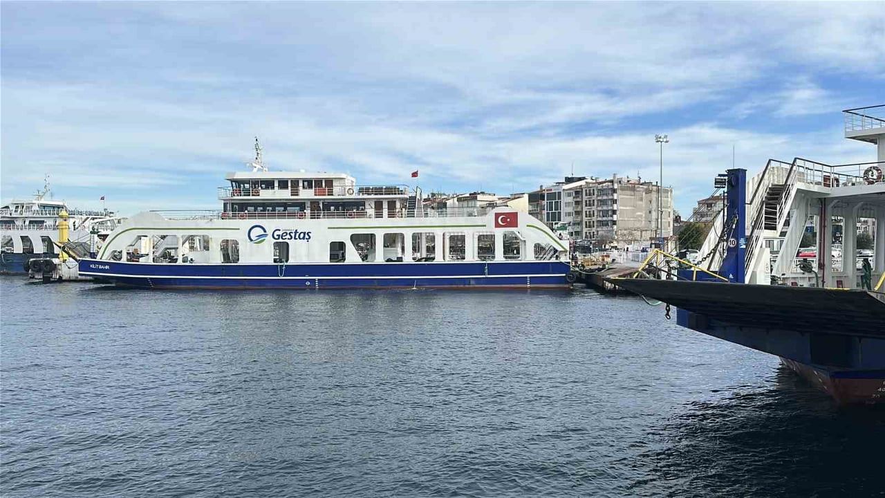 Bozcaada ve Gökçeada'ya Hafta Sonu Tüm Feribot Seferleri Lodos Nedeniyle İptal Edildi