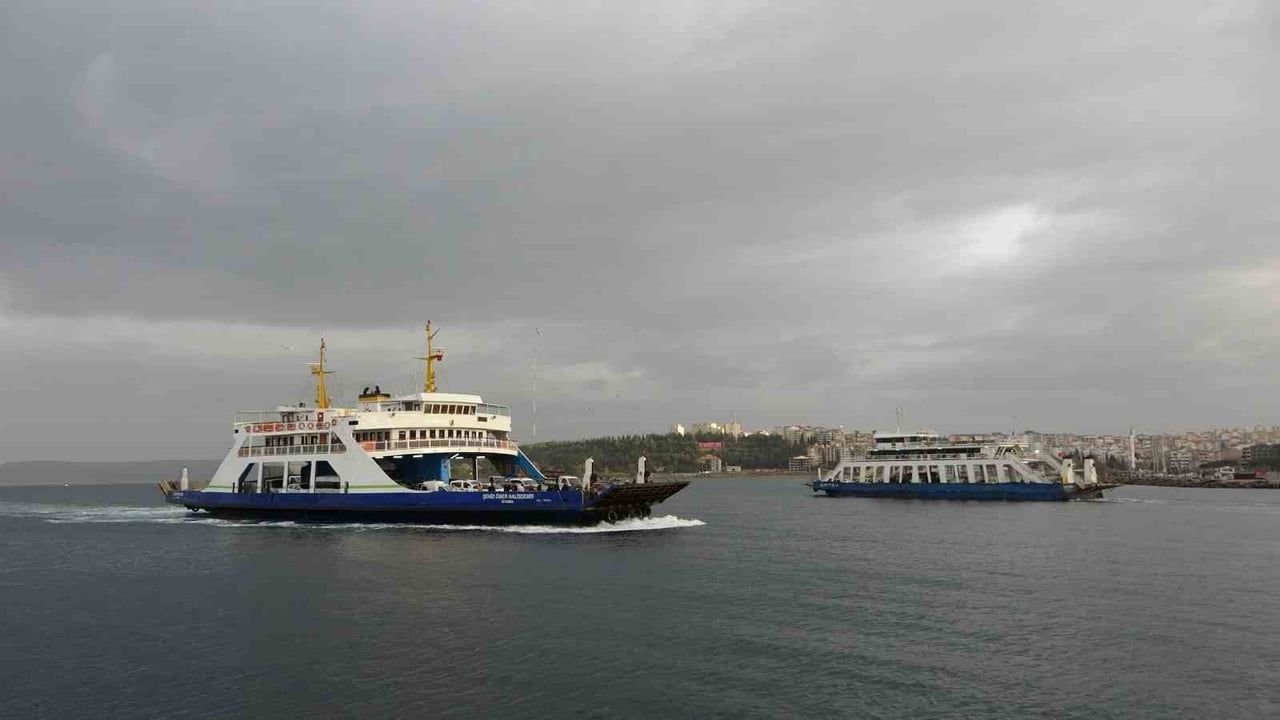 Bozcaada'ya Bugünkü Tüm Feribot Seferleri Olumsuz Hava Nedeniyle İptal Edildi