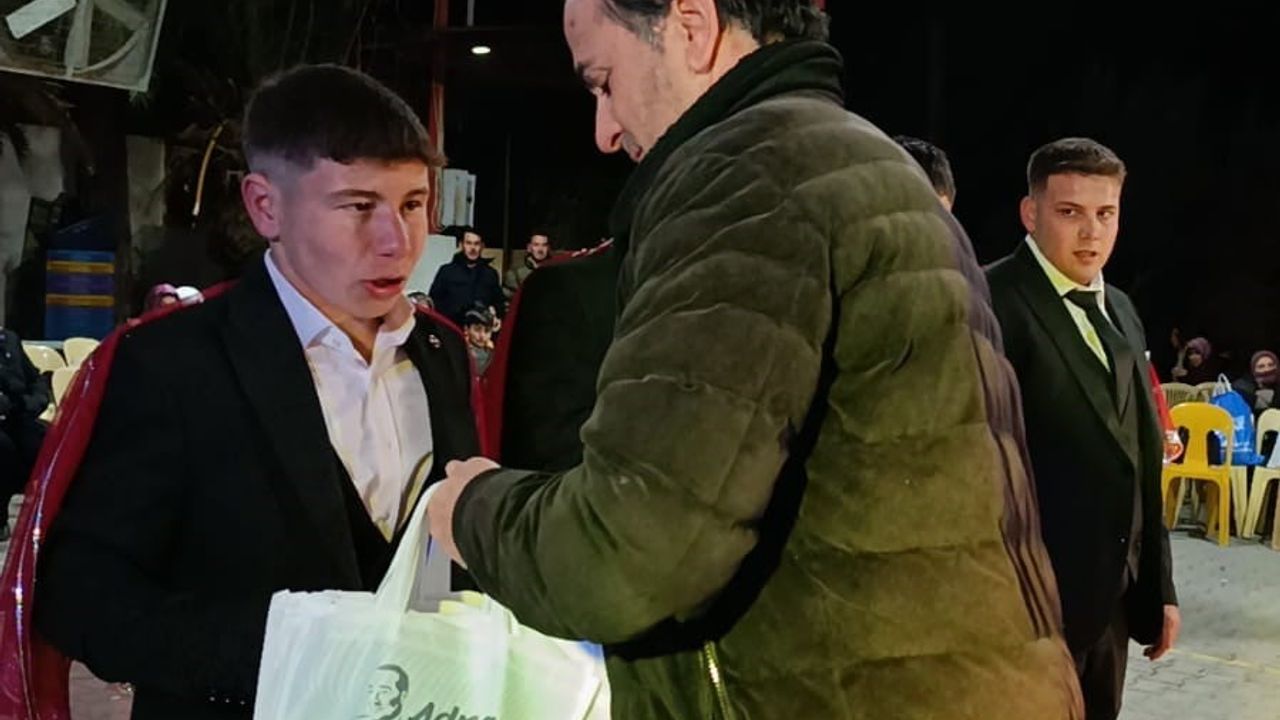 Bozdoğan’da asker uğurlama töreninde gençlere Kur'an-ı Kerim ve Türk Bayrağı verildi