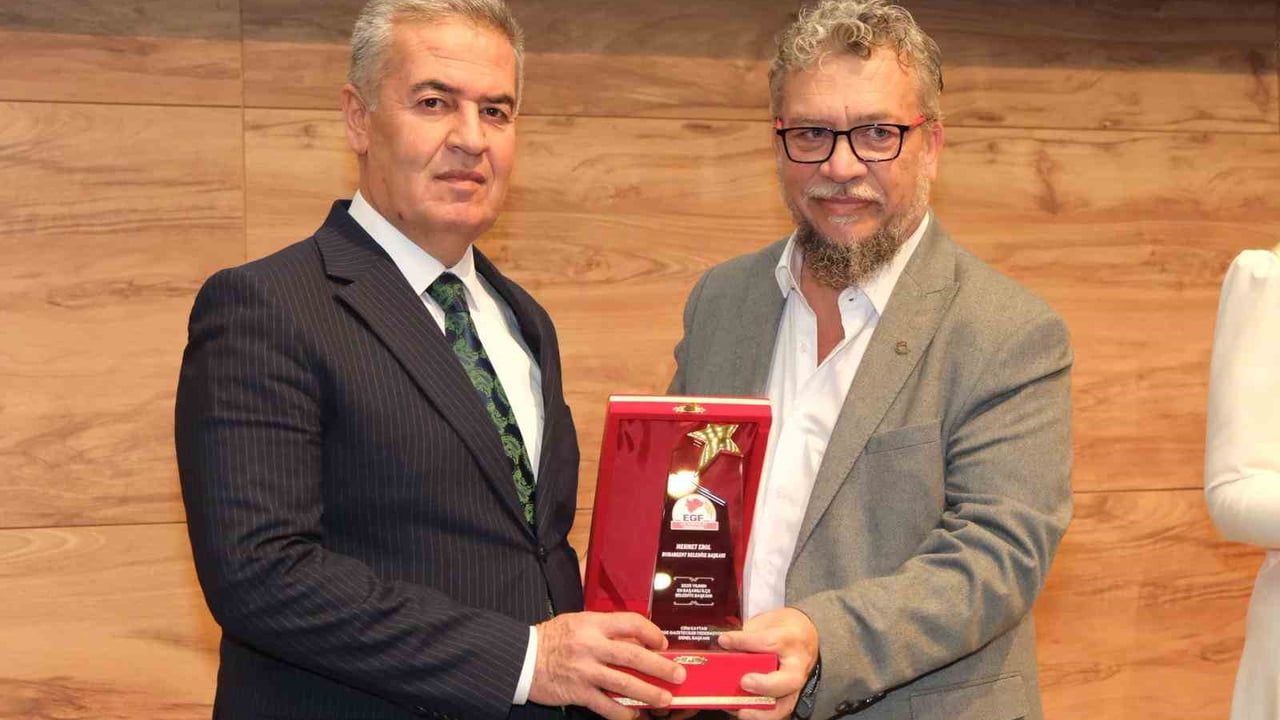 Buharkent Belediye Başkanı Mehmet Erol, 'Ege’nin En’leri'nde Aydın’ın en başarılı iki ilçe belediye başkanından biri seçildi