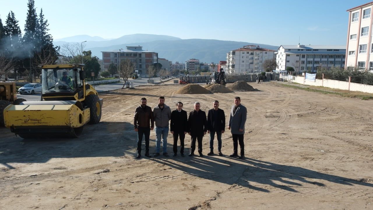 Buharkent'te 7,5 dönümlük yeşil alan ve otopark projesi yerinde incelendi