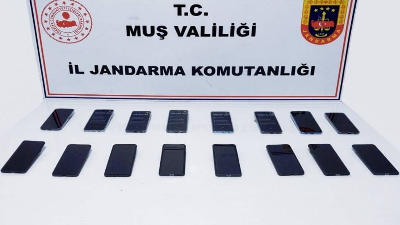Bulanık'ta 16 Gümrük Kaçağı Cep Telefonu Ele Geçirildi — Muş Jandarma Operasyonu
