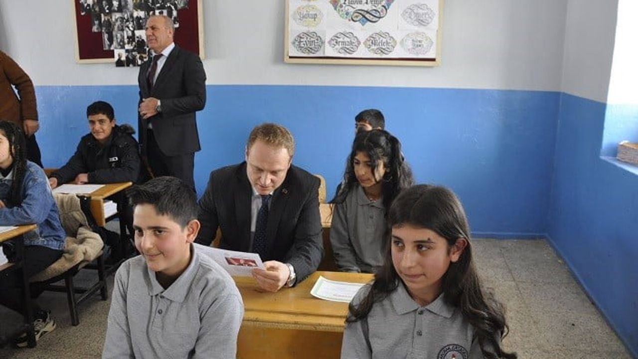 Bulanık'ta 17 bin öğrenci karne sevinci; Kaymakam Koşansu LGS adaylarına motivasyon verdi