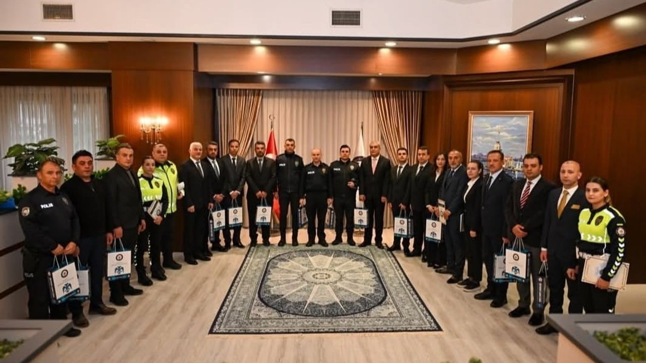 Buldan'da Başkomiser İmdat Bayram ve Komiser Fırat Coşgun'a ödül verildi