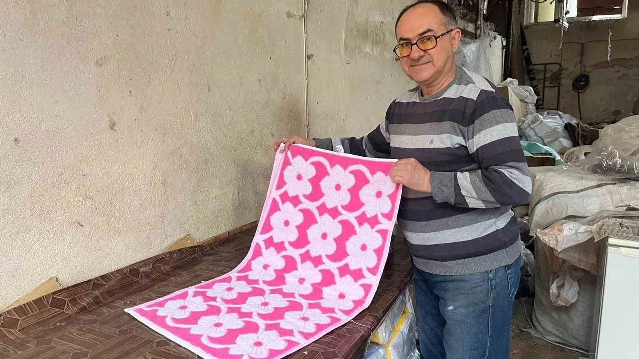 Buldan’da jakarlı kara tezgâhlarda süregelen geleneksel havlu dokumacılığı