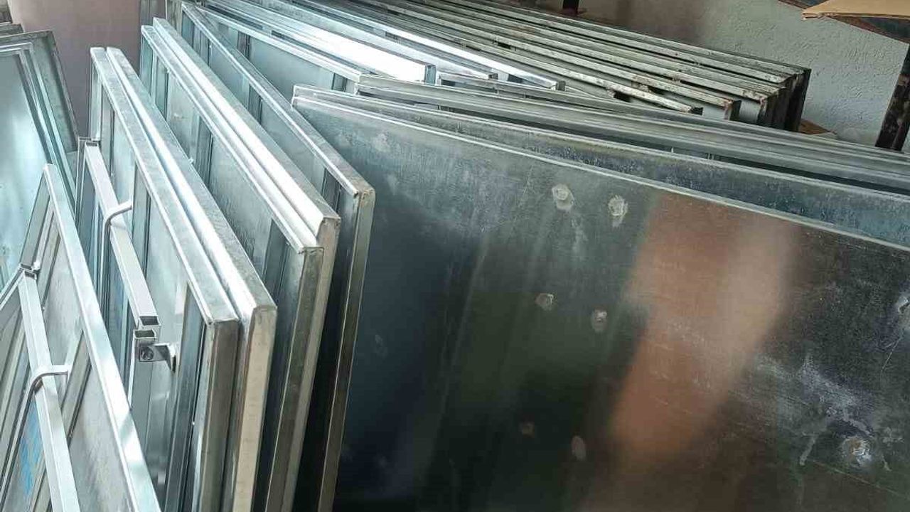 Buldan Ziraat Odası Yenicekent’e gübre gömme makinesi sağladı, mahallelere sosyal destek verildi