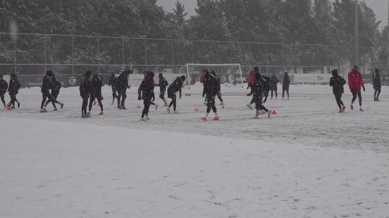 Burak Yılmaz: Galatasaray maçı özgüven kazandırdı, şimdi Konyaspor'a konsantreyiz