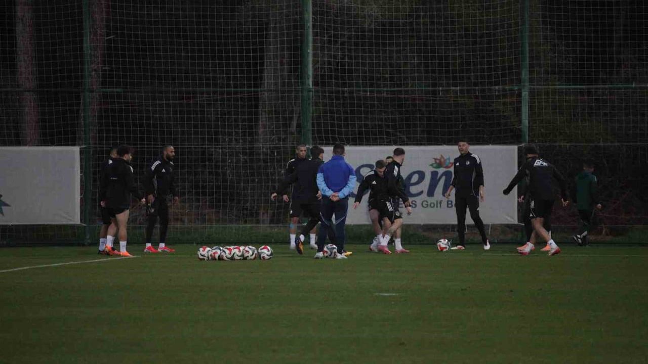 Burak Yılmaz: "Her maçı kazanmak istiyoruz" — Gaziantep FK Antalya kampında hazırlıklarını sürdürüyor