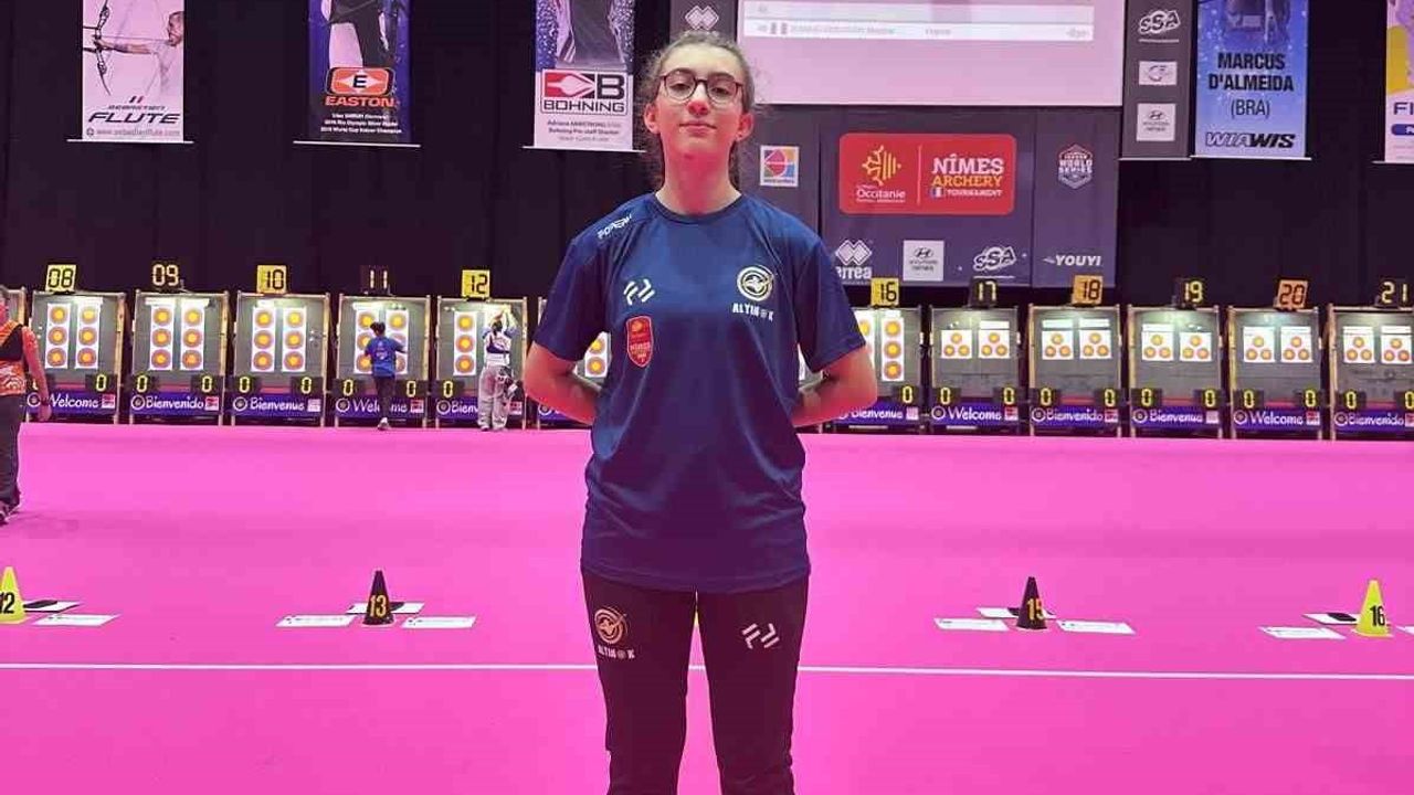 Burcu Öncel, Nimes Uluslararası Okçuluk Turnuvası'nda U15 kategorisinde dünya 4.'sü
