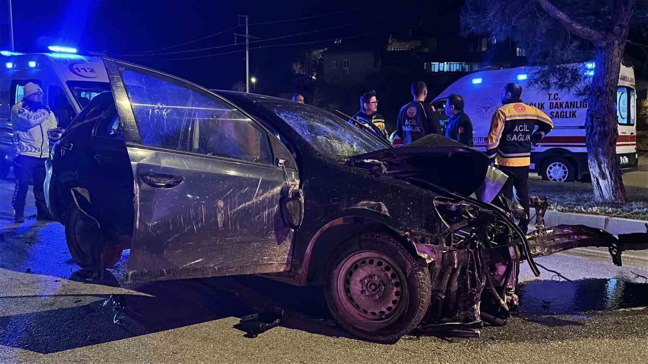 Burdur-Antalya kara yolunda alkollü sürücünün karıştığı kaza: 2 yaralı
