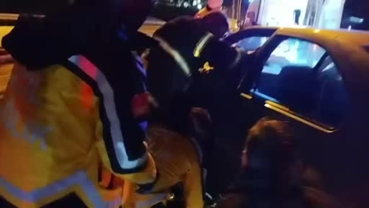 Burdur-Antalya karayolunda Volkswagen refüje çarptı — sürücü T.K. yaralandı