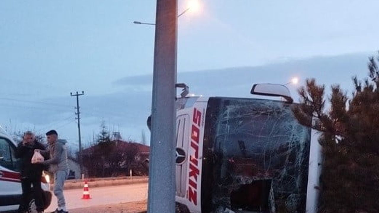 Burdur Çavdır’da Yolcu Otobüsü Devrildi: 12 Yaralı