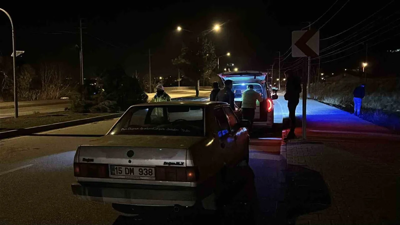 Burdur’da polisleri görünce arkadaşıyla yer değiştiren alkollü sürücüye ceza uygulandı