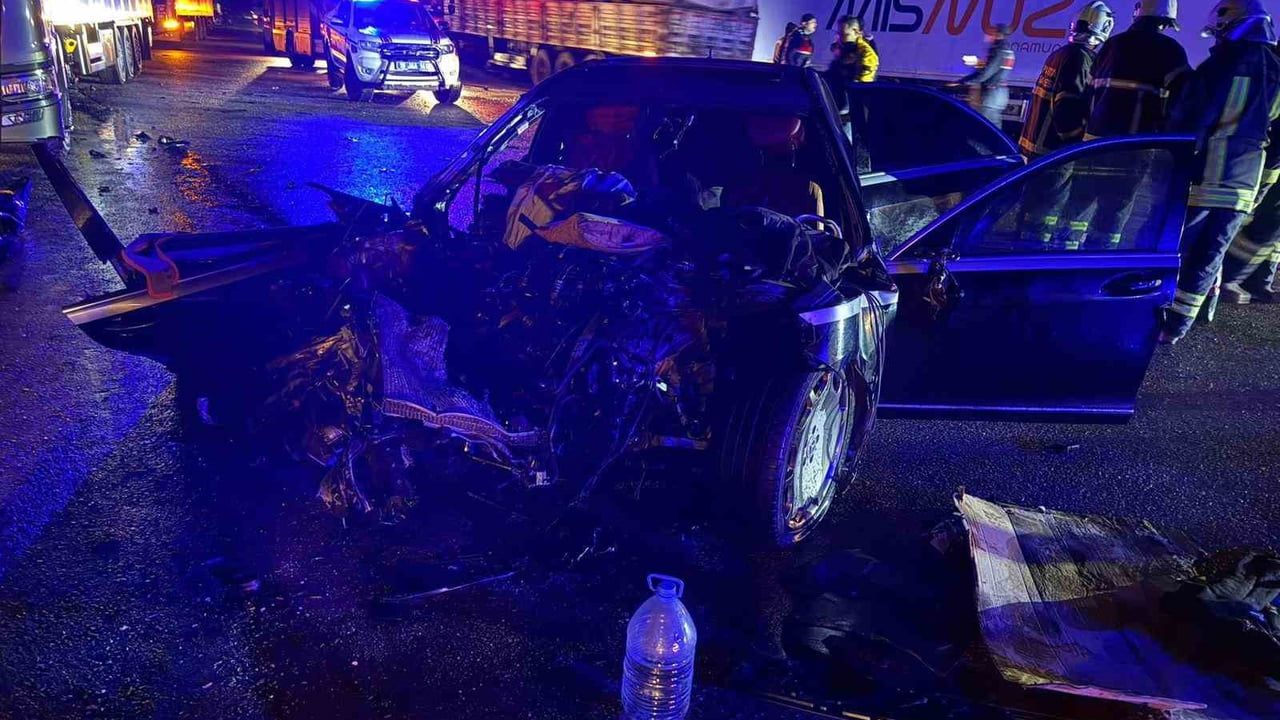 Burdur'daki otomobil ve tır çarpışmasında ölü sayısı 2'ye yükseldi