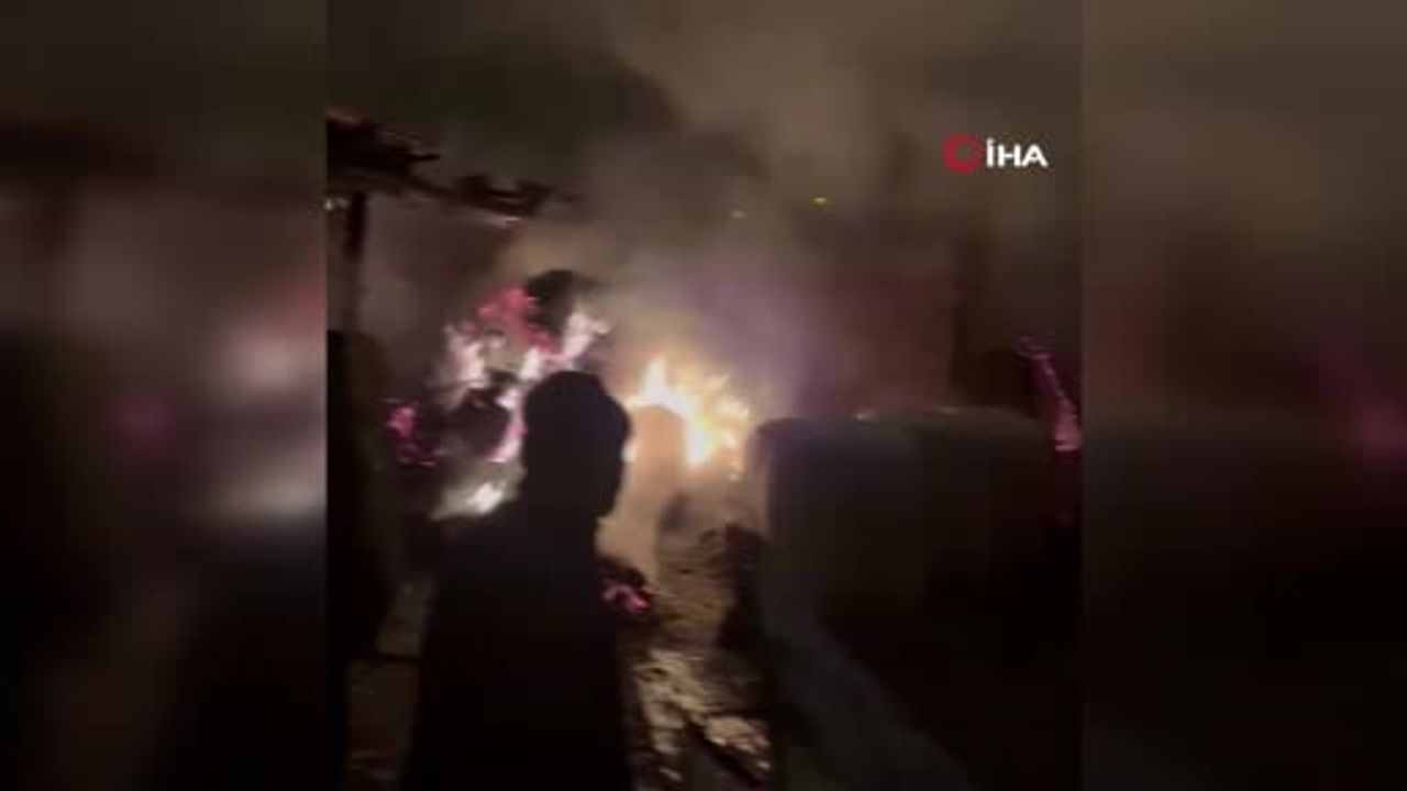 Burdur Kozluca Köyü'nde Çıkan Yangında 2 Ev ve 1 Ahır Kullanılamaz Hale Geldi