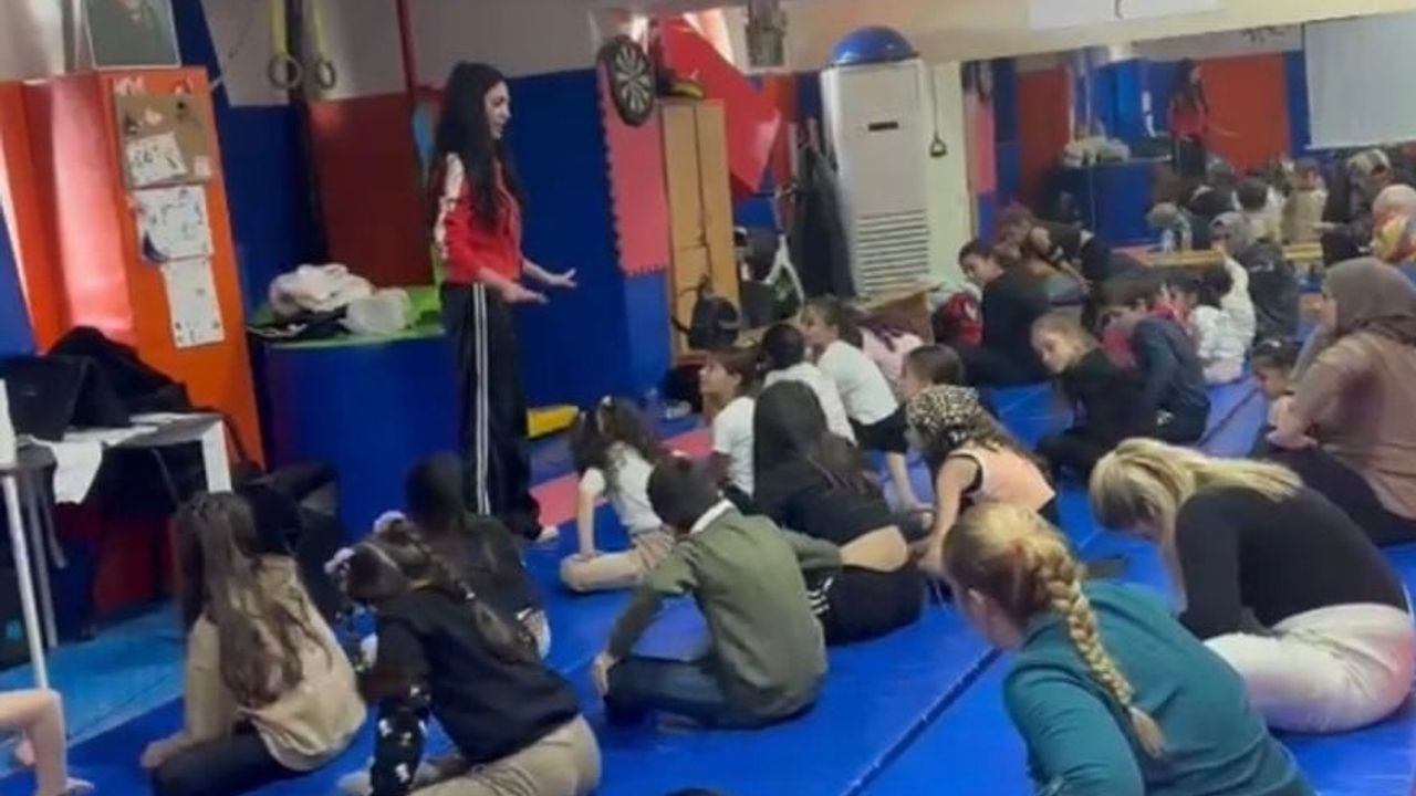 Burhaniye'de Anne-Çocuk Sporda etkinliği: Anneler ve çocuklar Atatürk Spor Salonu'nda buluştu
