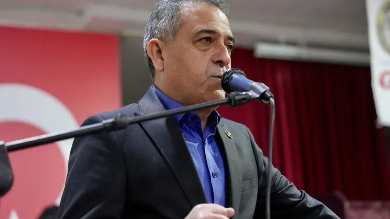 Burhaniye'de Berberler ve Kuaförler Odası'nda Şükrü Softa güven tazeledi