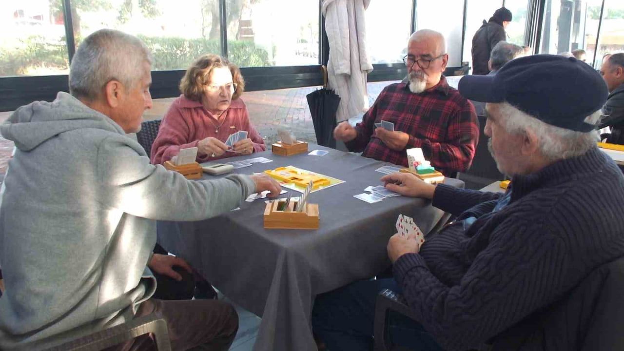 Burhaniye'de Briç Simultane Turnuvasında 36 Sporcu Yarıştı