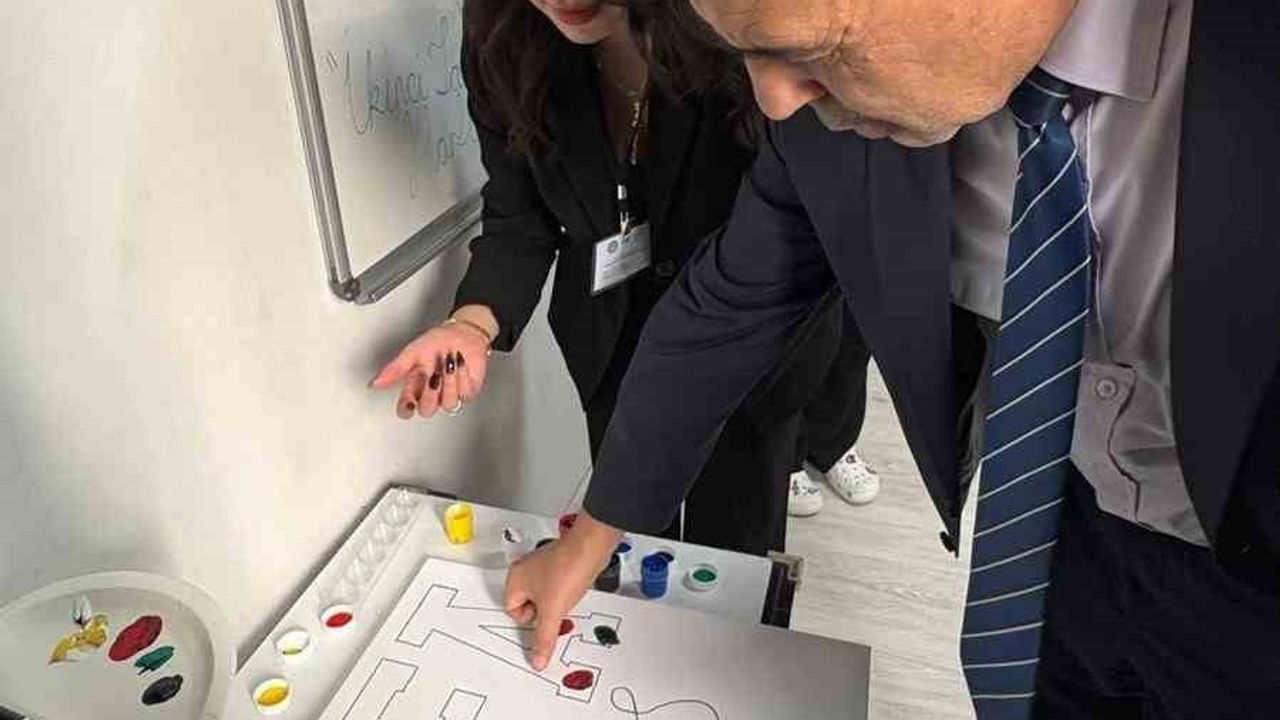 Burhaniye'de üniversitelilerden 'BUBFA ile İkinci Şans Harfleri' projesi: Görme engellilere Braille desteği ve geri dönüşüm