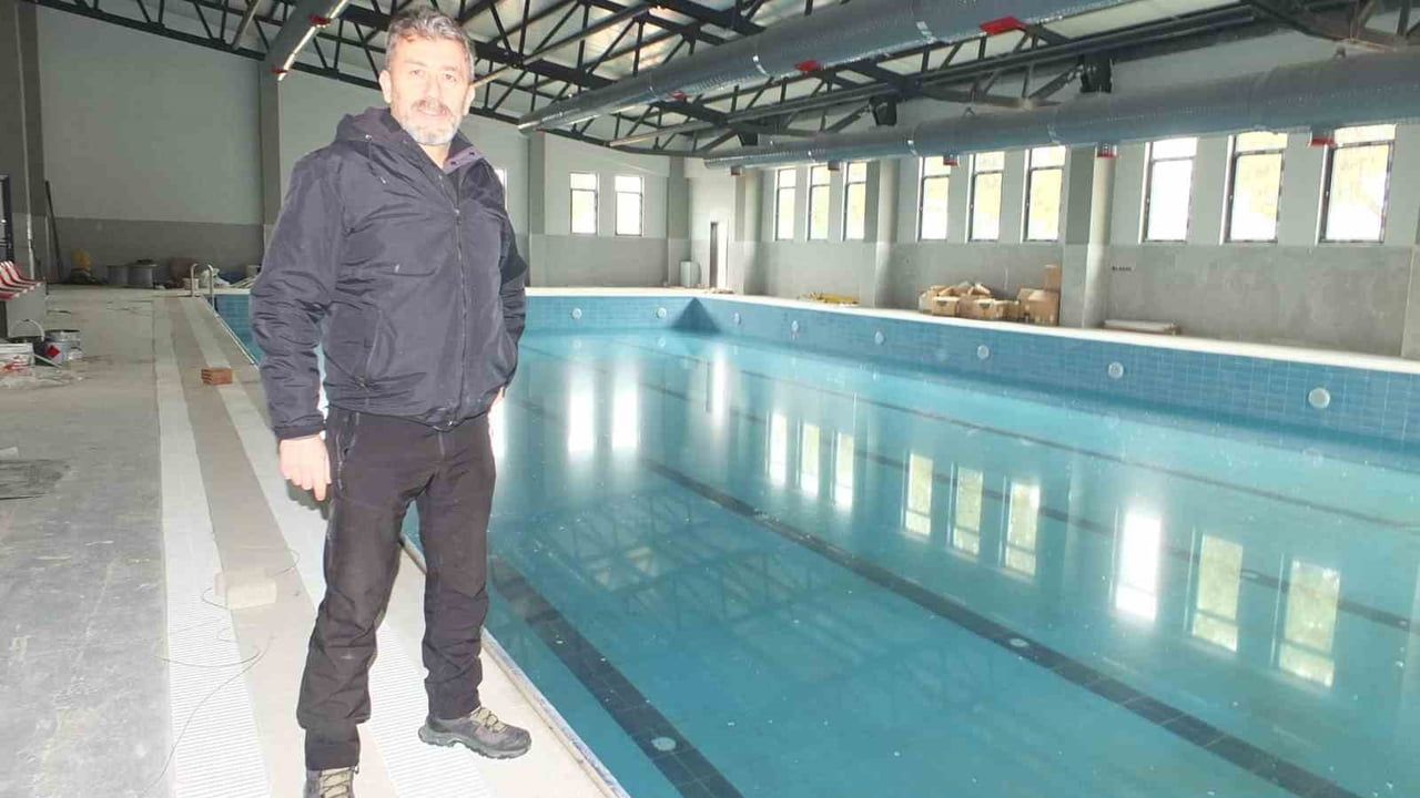 Burhaniye'de yarı olimpik yüzme havuzu tamamlandı, yaz-kış kurs verilecek