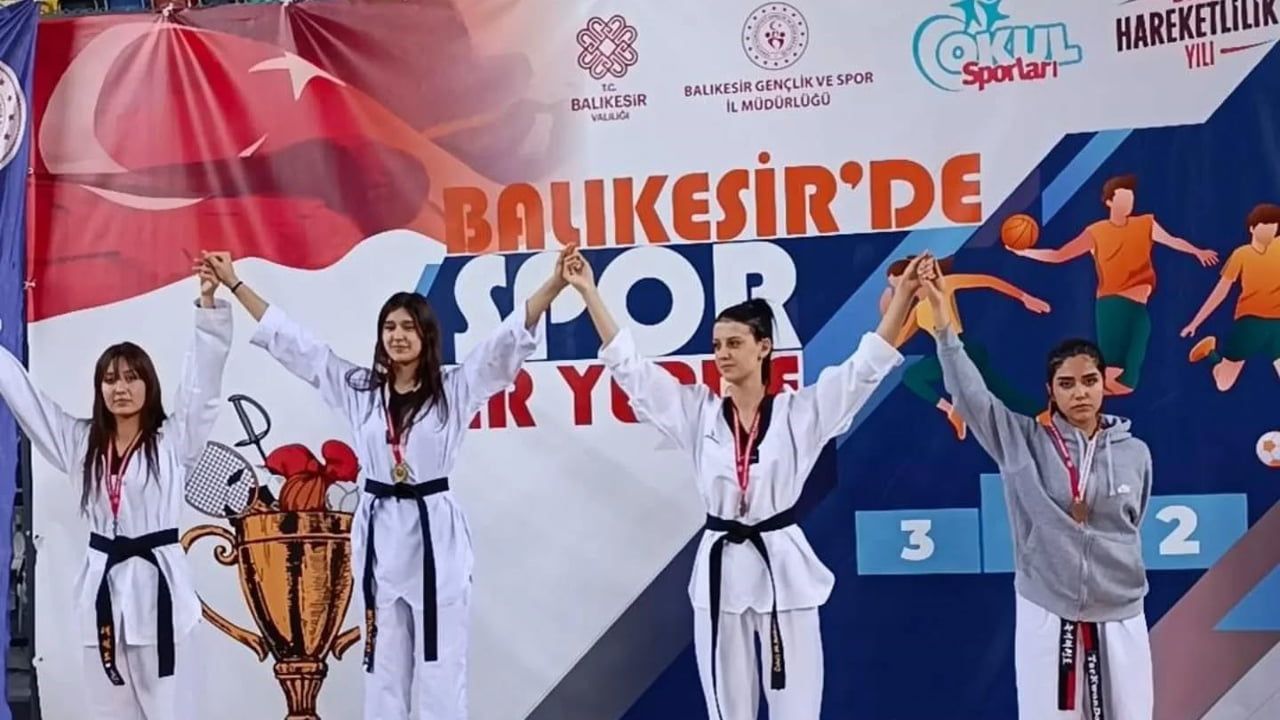 Burhaniye’nin Taekwondo Gençleri Balıkesir İl Birinciliğinde 11 Madalya Kazandı