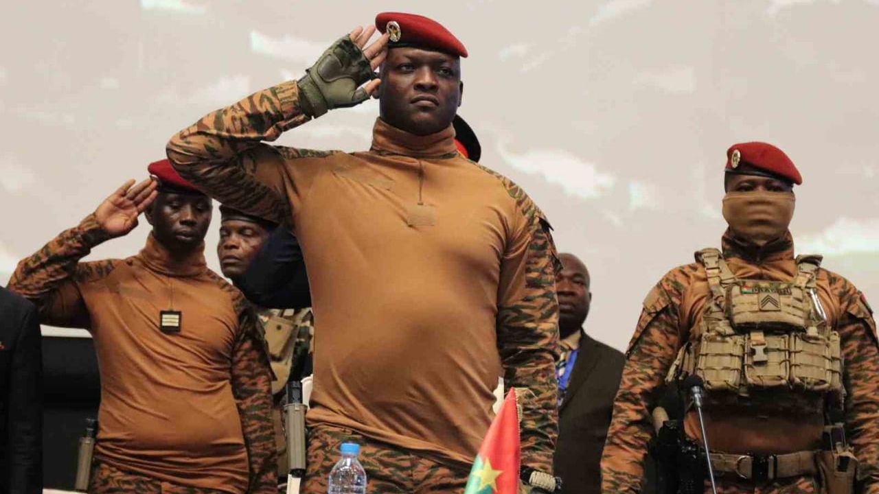 Burkina Faso: Devlet Başkanı İbrahim Traore’ye Yönelik Suikast Girişimi Engellendi, Hükümet Damiba’yı Suçladı