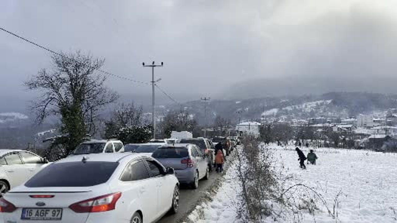 Bursa Alaçam Kış Festivali'nde yoğun katılım ulaşım aksaklıklarını ortaya çıkardı