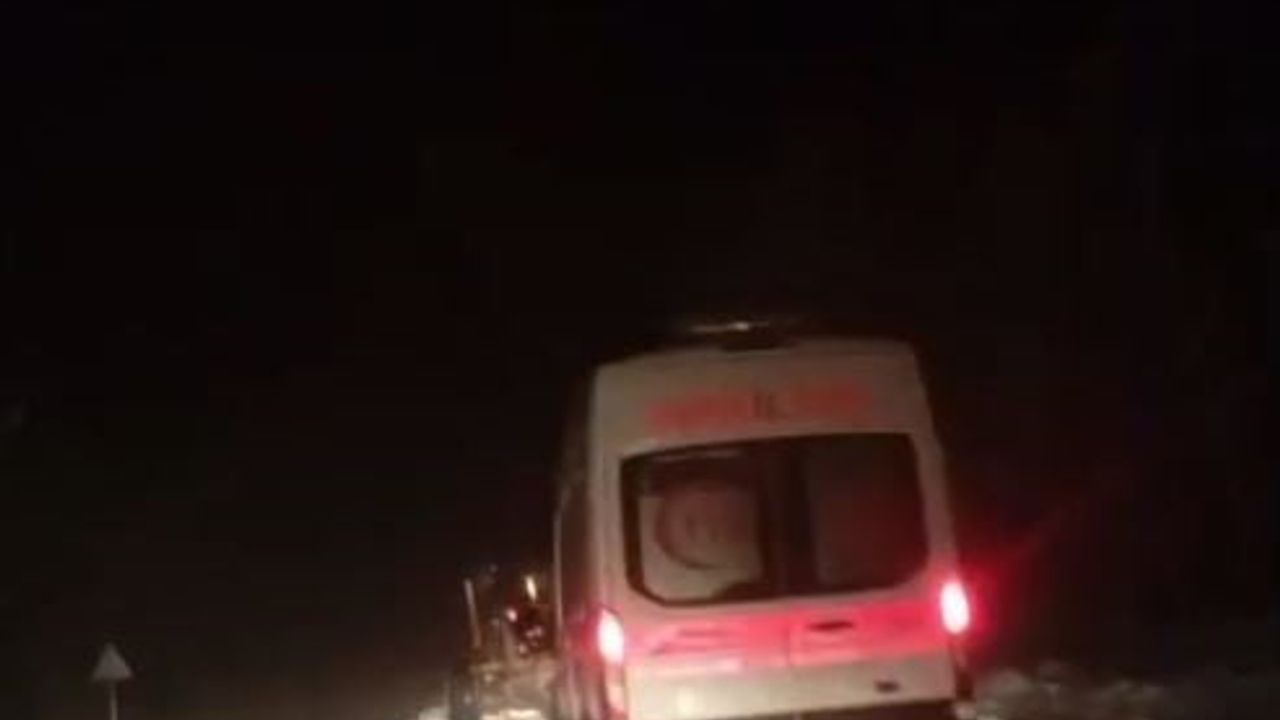 Bursa Büyükşehir Belediyesi karla mücadelede ambulansa yol açtı