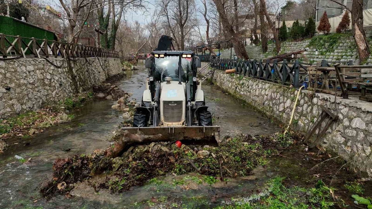 Bursa Büyükşehir Belediyesi'nden Misi'de Dere ve Çevre Temizliği