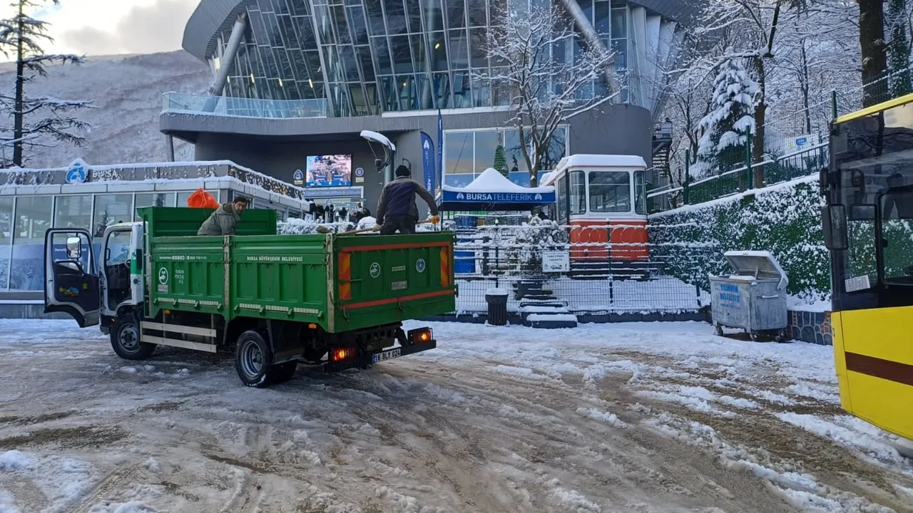 Bursa Büyükşehir'de Kış Çalışmaları: 129 Mahalle Yolu Ulaşıma Açıldı
