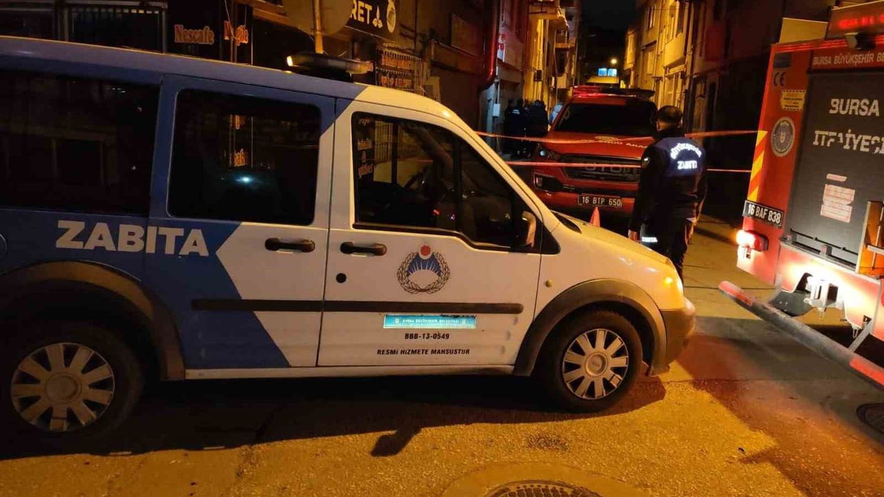 Bursa Büyükşehir ekipleri şiddetli rüzgâra karşı 7/24 müdahale ediyor