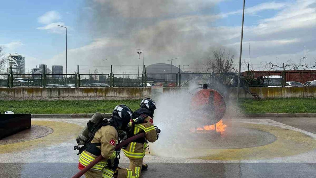 Bursa Büyükşehir İtfaiyesi, Koç Üniversitesi personeline 5 günlük Temel İtfaiyecilik Eğitimi düzenledi