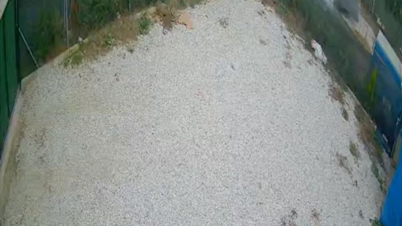 Bursa'da direksiyon hakimiyetini kaybeden sürücü hobi evi bahçesine girdi