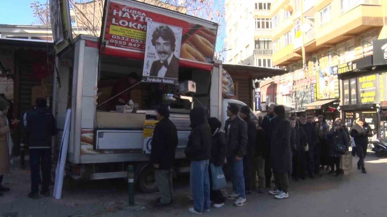 Bursa’da Ferdi Tayfur, Ferdiciler’in Lokma ve Şarkılarla Anması