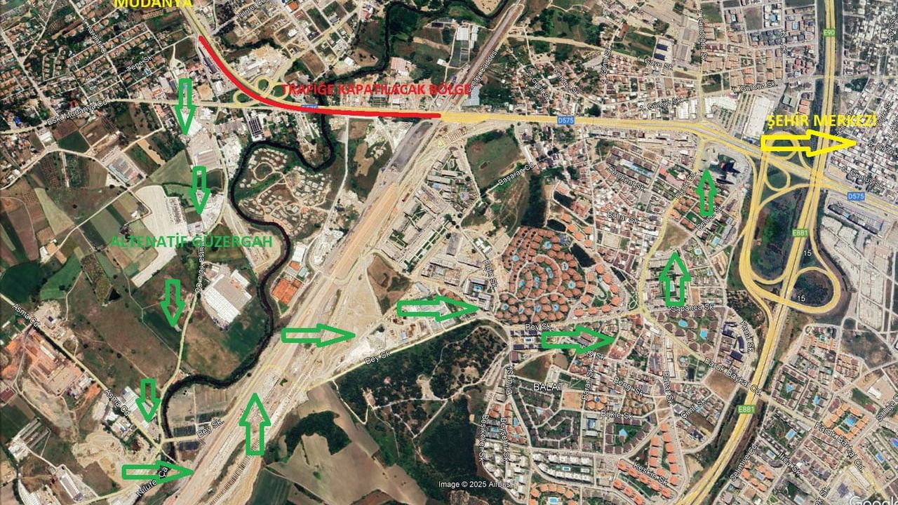 Bursa’da Geçit Köprüsü’nde 20 öngerme kirişi montajı — 5 gece trafik düzenlemesi